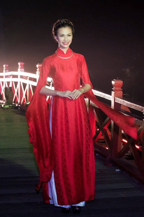 nguoi-dep-hoa-hau-viet-nam-rang-ro-dien-ao-dai-4