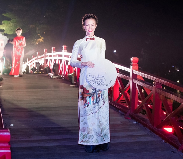 nguoi-dep-hoa-hau-viet-nam-rang-ro-dien-ao-dai-8