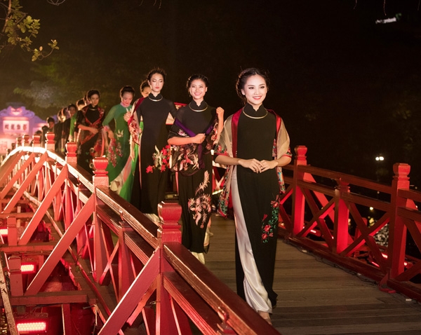 nguoi-dep-hoa-hau-viet-nam-rang-ro-dien-ao-dai-9