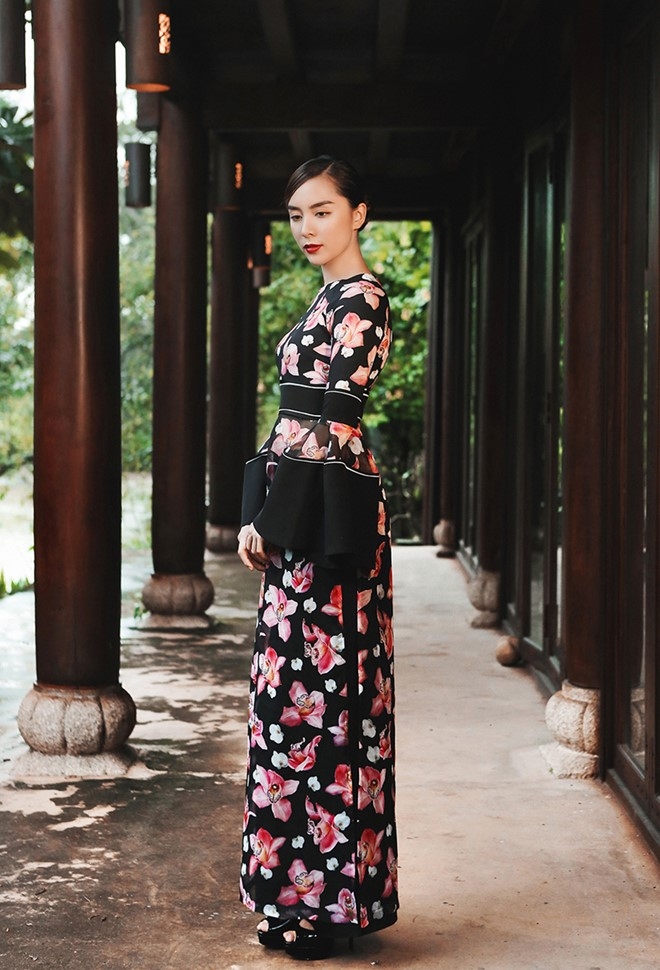 Thien Ly, Le Hang, Thuy Dung duyen dang voi ao dai cach tan hinh anh 3