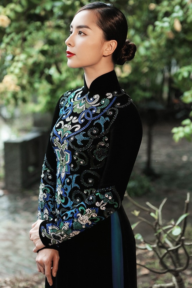 Thien Ly, Le Hang, Thuy Dung duyen dang voi ao dai cach tan hinh anh 4