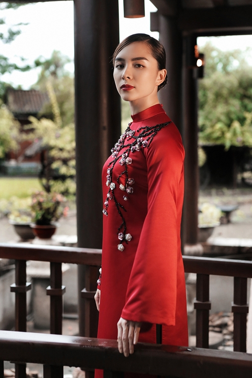 my-nhan-viet-lang-xe-mot-ao-dai-moi-3