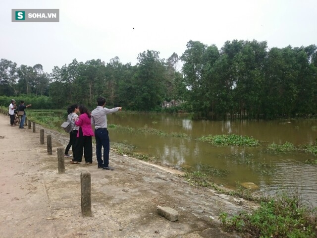 Phát hiện nhiều bao tải lợn chết bất thường được ném xuống hồ - Ảnh 1. Phát hiện nhiều bao tải lợn chết bất thường được ném xuống hồ - Ảnh 1.