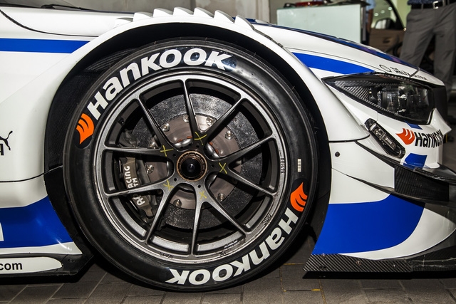 Cận cảnh xe đua BMW M4 DTM sẽ xuất hiện tại VIMS 2016 - Ảnh 6.