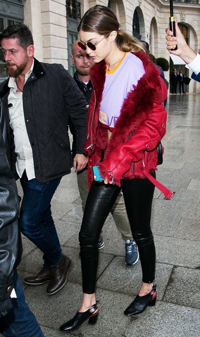 Gigi Hadid goi y 7 mon do can co trong tu do mua thu hinh anh 3