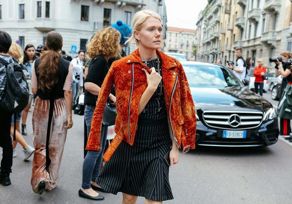 toa-sang-tren-pho-voi-trang-phuc-nhung-5