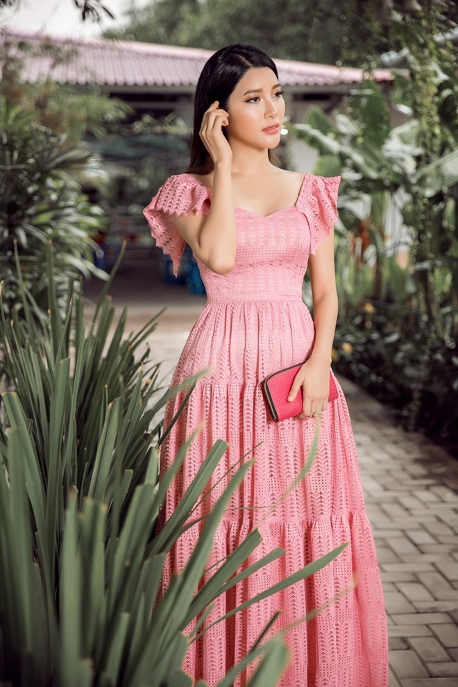 Dien vien 'Zippo, mu tat va em' ngot ngao voi dam hoa tiet hinh anh 2