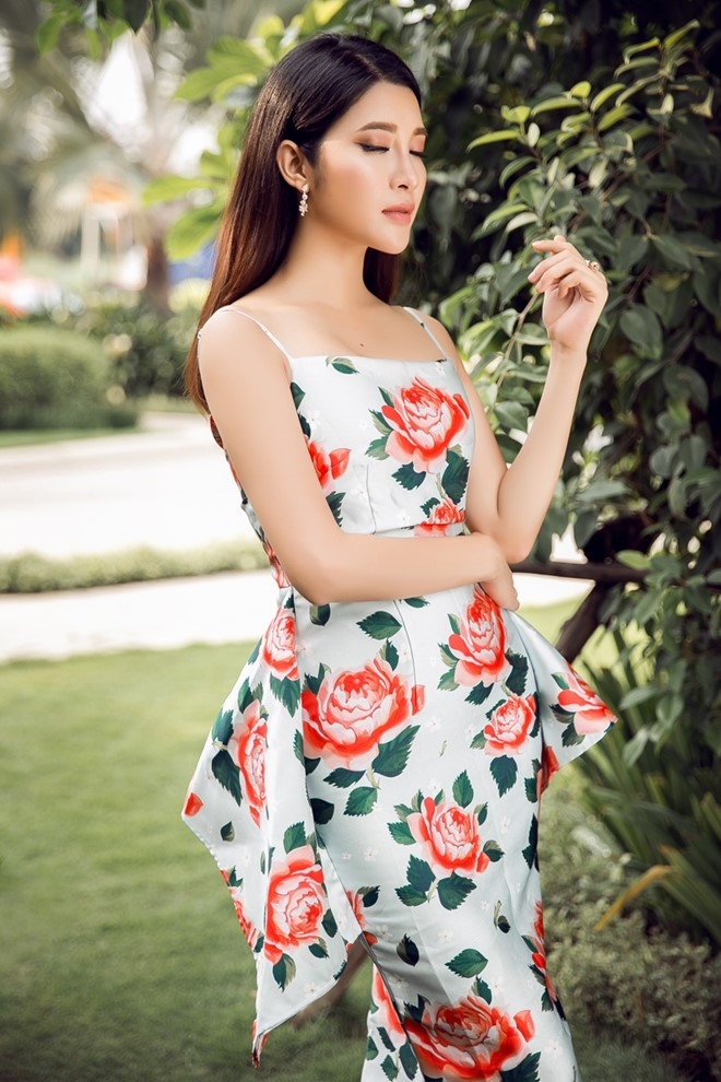 Dien vien 'Zippo, mu tat va em' ngot ngao voi dam hoa tiet hinh anh 8