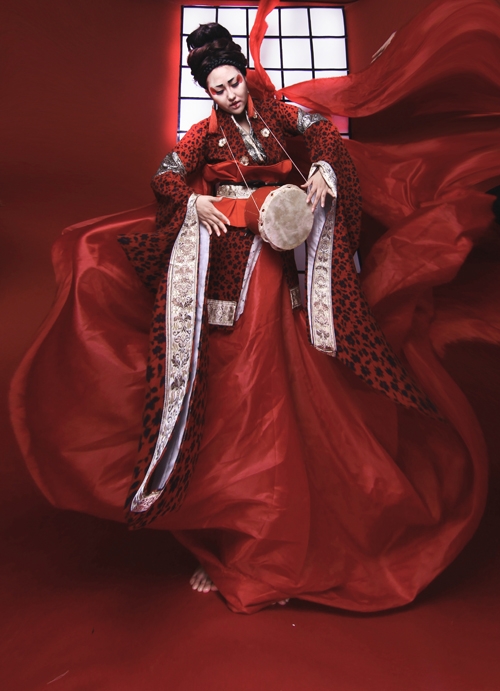 phi-thanh-van-dien-kimono-hoa-nang-geisha-5