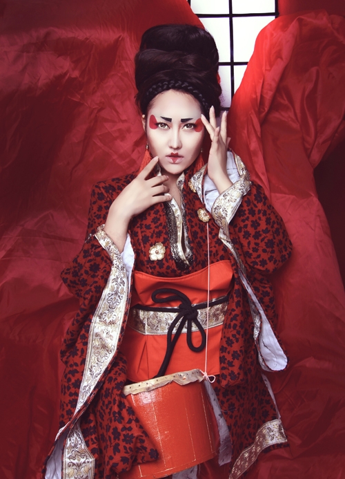phi-thanh-van-dien-kimono-hoa-nang-geisha-7