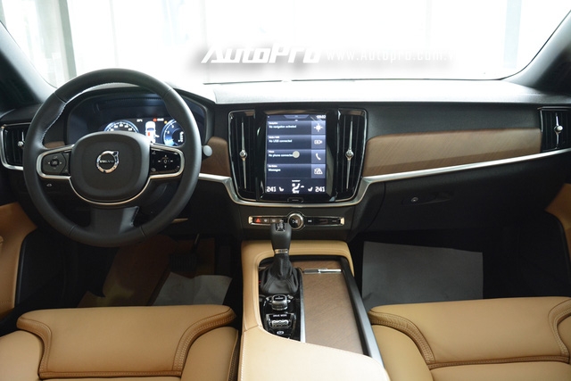 Volvo S90 2017, đối thủ Mercedes-Benz E-Class, chốt giá 2,7 tỷ Đồng ở Việt Nam - Ảnh 10.