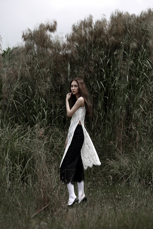 miss-ngoi-sao-kim-phuong-goi-cam-cung-trang-phuc-trang-den-4