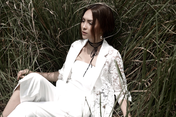 miss-ngoi-sao-kim-phuong-goi-cam-cung-trang-phuc-trang-den-5