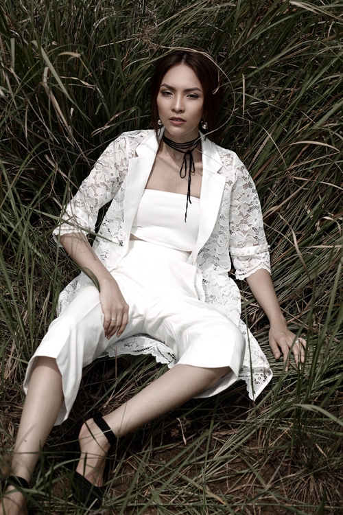 miss-ngoi-sao-kim-phuong-goi-cam-cung-trang-phuc-trang-den-6