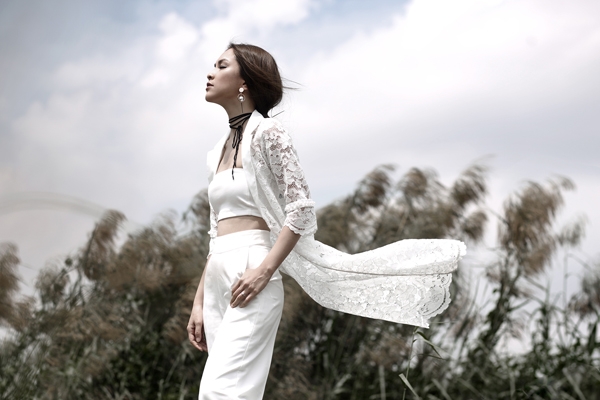 miss-ngoi-sao-kim-phuong-goi-cam-cung-trang-phuc-trang-den-8