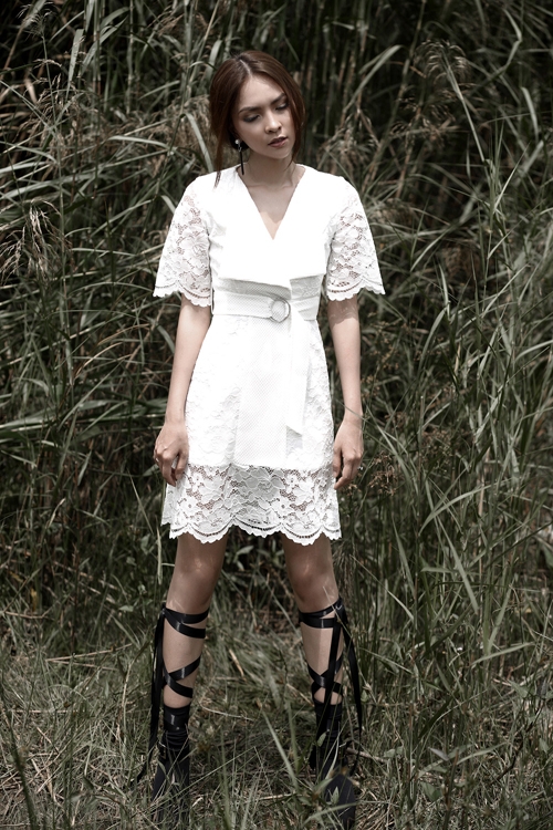 miss-ngoi-sao-kim-phuong-goi-cam-cung-trang-phuc-trang-den-10