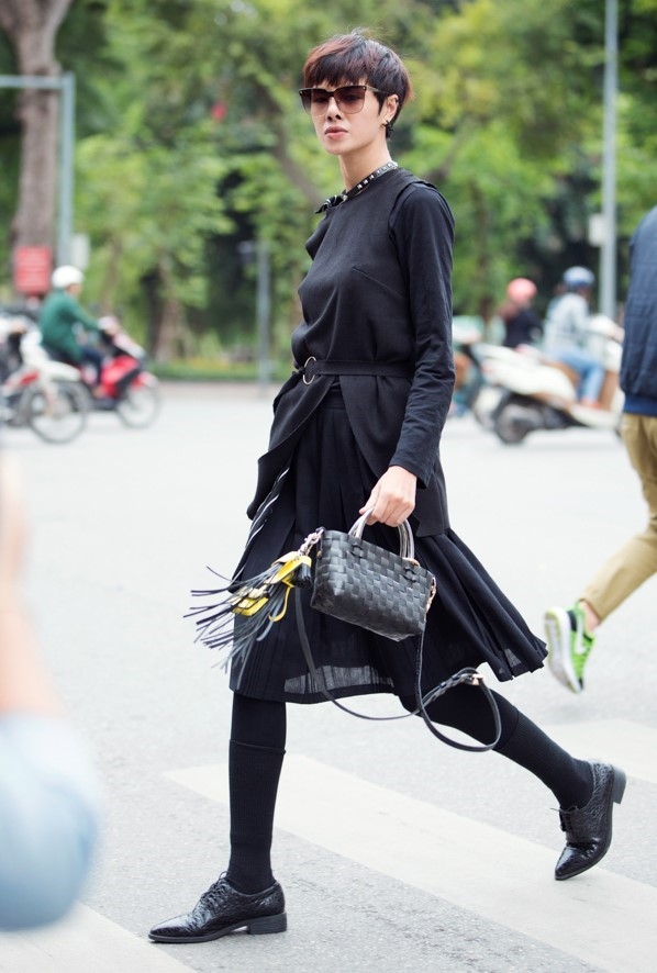 Hoàng Thùy diện nội y dạo phố nổi bật nhất tuần qua hình ảnh 7 Hoang Thuy dien noi y dao pho noi bat nhat tuan qua hinh anh 7