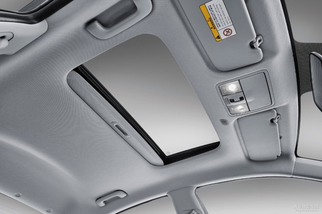  Dự kiến, sau Trung Quốc, Kia Rio Sedan thế hệ mới sẽ được bày bán trên thị trường thế giới vào nửa đầu năm sau. Hiện chưa rõ Kia Rio Sedan thế hệ mới có thiết kế giống K2 hay không. 