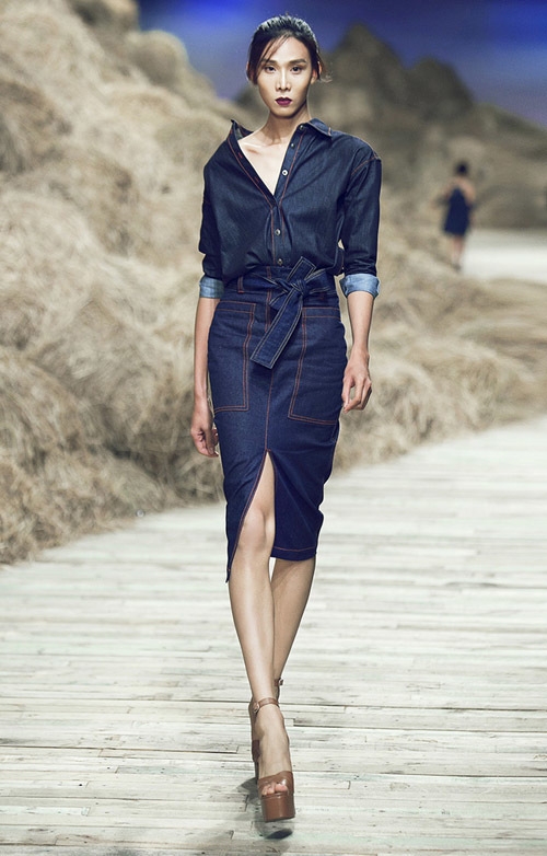 Bí quyết giữ dáng của 10 đôi chân dài nhất làng mẫu Việt