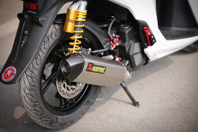 Vừa ra mắt, Honda SH 150i 2017 đã được thanh niên Hà Nội chi 55 triệu độ kiểng - Ảnh 3.