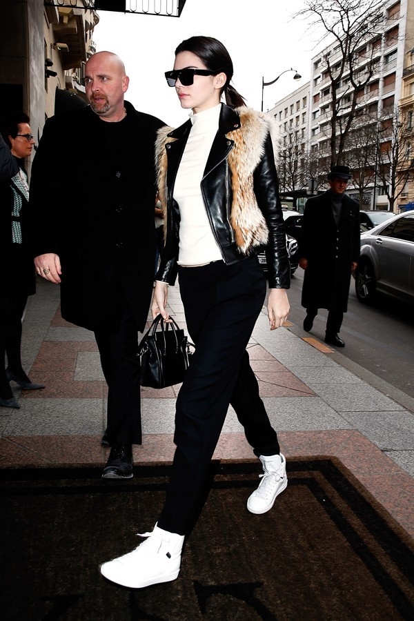 Sneaker cao co la mon do khong the thieu ngay lanh hinh anh 12