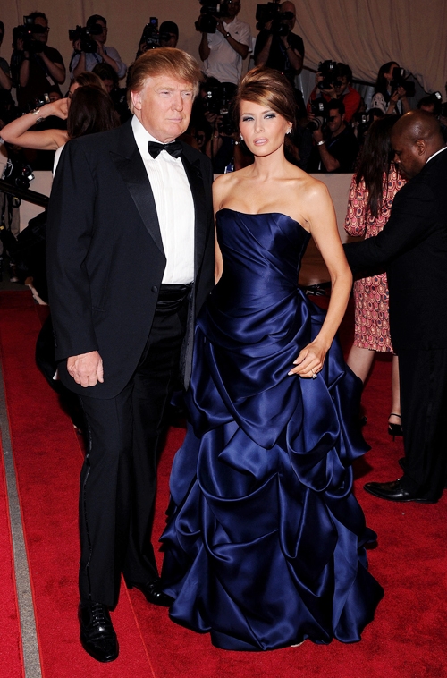 gu-mac-tinh-te-cua-melania-trump-khi-sanh-vai-chong-10