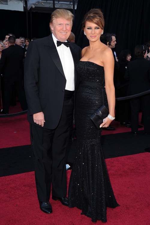 gu-mac-tinh-te-cua-melania-trump-khi-sanh-vai-chong-11