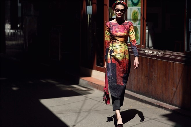 Bien tap vien thoi trang dien ao dai cach tan dao pho hinh anh 4