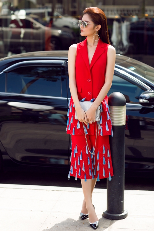 a-hau-thuy-dung-khoe-street-style-ruc-ro-2