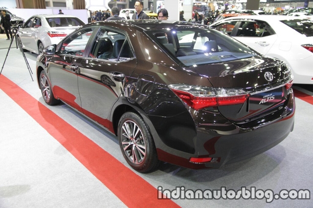  Tại triển lãm Thai Motor Expo 2017, hãng Toyota đã trưng bày cả Corolla Altis 2017 bản thường và ESport thể thao hơn. Trong đó, Toyota Corolla Altis 2017 bản thường được sơn màu nâu... 