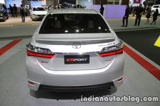  Trái tim của Toyota Corolla Altis ESport 2017 là động cơ xăng 4 xy-lanh, Dual VVT-i, dung tích 1,8 lít với công suất tối đa 141 mã lực, kết hợp cùng hộp số CVT 7 cấp như trên. 