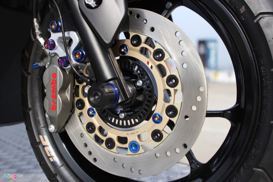 Xe thay the Yamaha Nouvo dau tien gan do choi hang hieu hinh anh 5