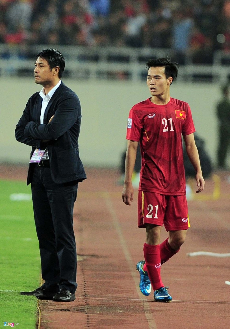 HLV Huu Thang khong bat tay Van Toan khi thay nguoi hinh anh 7