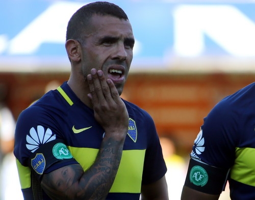 Carlos Tevez ưu tư về tương lai chính mình