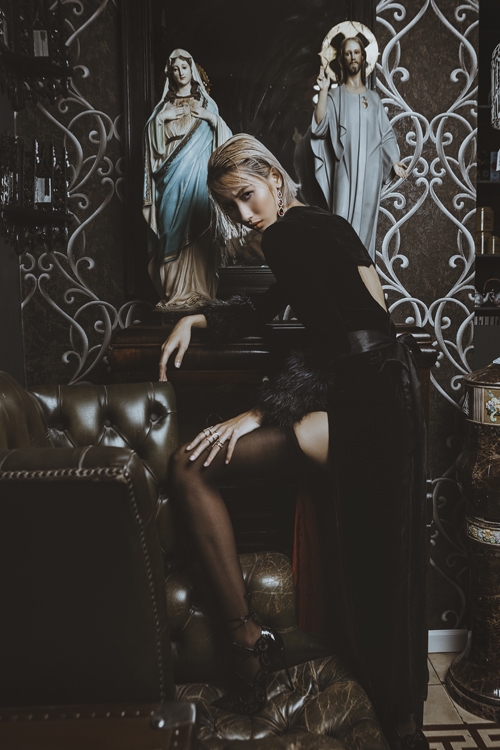 ha-linh-thu-hoa-quyen-sac-do-den-sang-trong-2