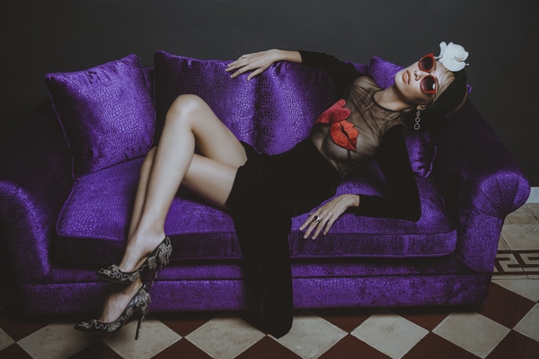 ha-linh-thu-hoa-quyen-sac-do-den-sang-trong-3