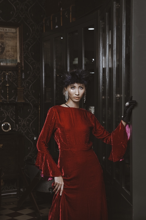 ha-linh-thu-hoa-quyen-sac-do-den-sang-trong-4