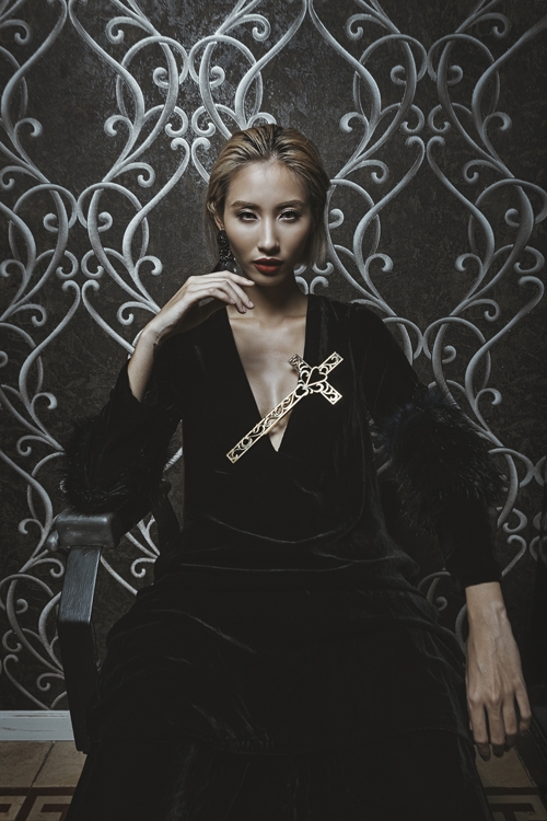 ha-linh-thu-hoa-quyen-sac-do-den-sang-trong-5