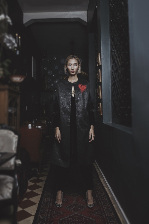 ha-linh-thu-hoa-quyen-sac-do-den-sang-trong-6