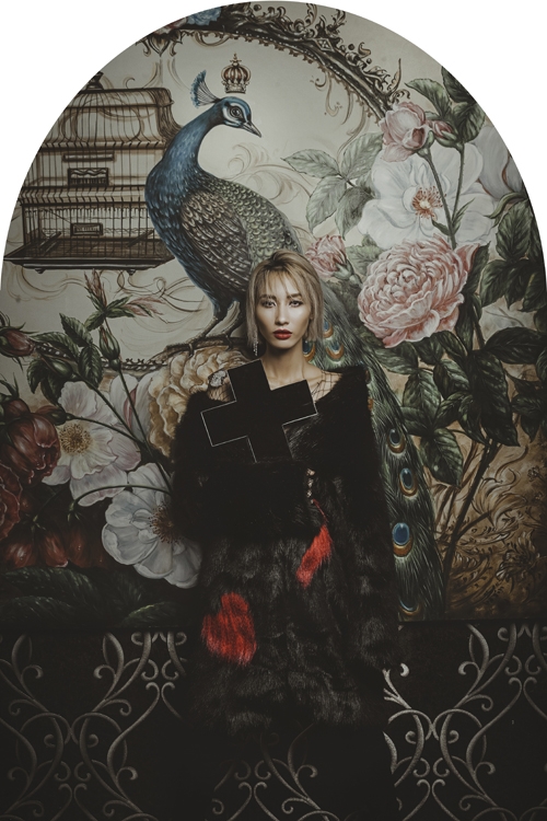 ha-linh-thu-hoa-quyen-sac-do-den-sang-trong-8