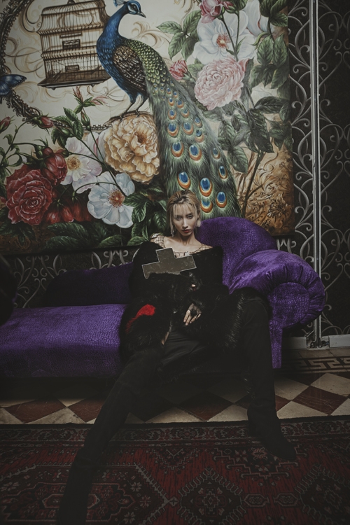 ha-linh-thu-hoa-quyen-sac-do-den-sang-trong-9