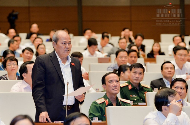 Đại biểu Quốc hội Ngô Văn Minh tại phiên chất vấn diễn ra ngày 26/11 vừa qua của Quốc hội.