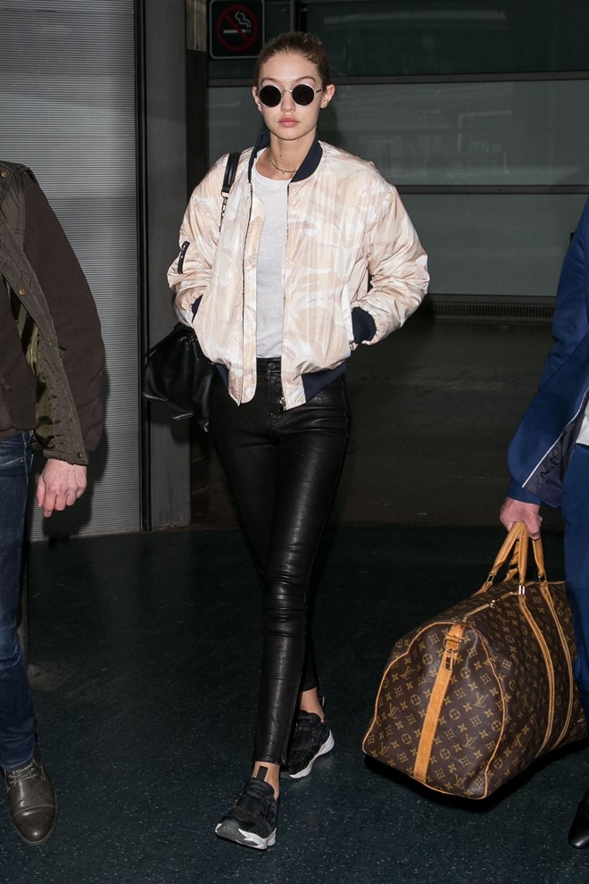 Gigi Hadid phoi do sanh dieu voi quan da hinh anh 5