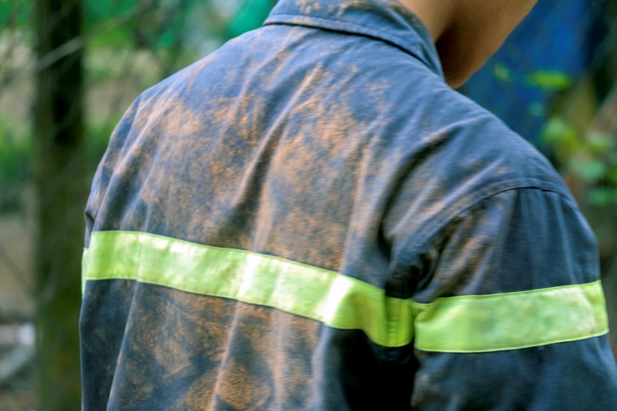 Hinh anh chien si vat lon trong bun, dat tim nan nhan nui lo hinh anh 7