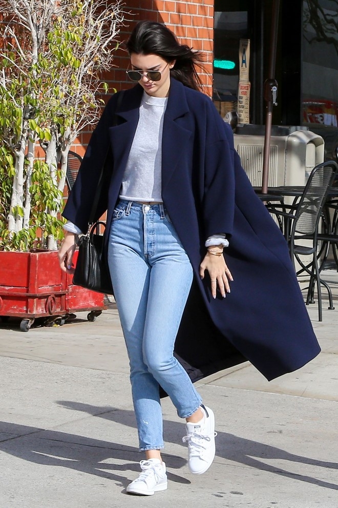 Thoi trang sanh dieu cua sieu mau hot nhat mang xa hoi hinh anh 4