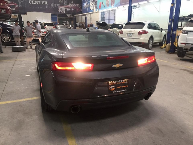 Cận cảnh dàn chiến binh Chevrolet Camaro 2017 trị giá 2,7 tỷ Đồng tại Việt Nam - Ảnh 4.