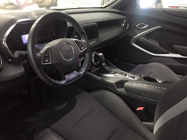Cận cảnh dàn chiến binh Chevrolet Camaro 2017 trị giá 2,7 tỷ Đồng tại Việt Nam - Ảnh 5.