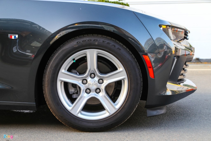Chi tiet Chevrolet Camaro 2017 moi ban tai Viet Nam hinh anh 10