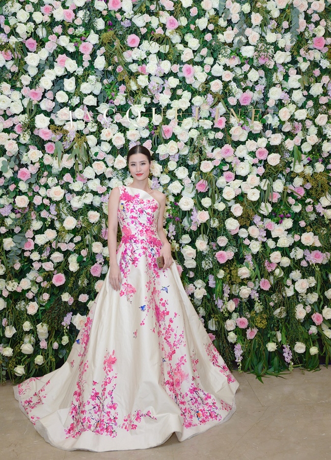 Màn đọ hàng hiệu giữa Hà Hồ, Chi Pu, Angela Phương Trinh, Đông Nhi... trong những chiếc đầm cả trăm triệu! - Ảnh 7.