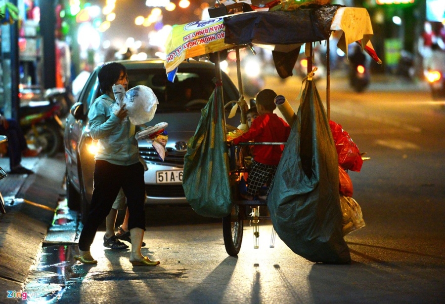 Nguoi me cho 3 con trai di nhat ve chai muu sinh hinh anh 5